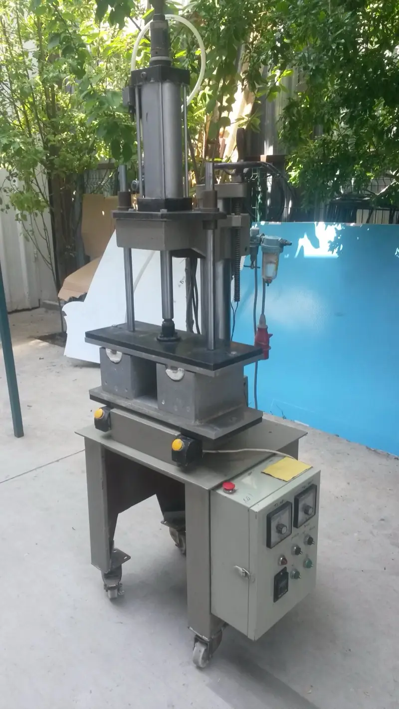 Fibre processing machine